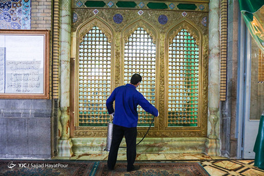 میکروب زدایی و پاکسازی حرم حضرت فاطمه معصومه(س)