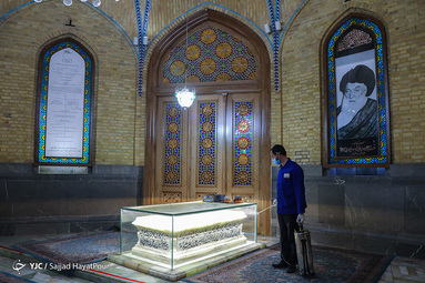 میکروب زدایی و پاکسازی حرم حضرت فاطمه معصومه(س)