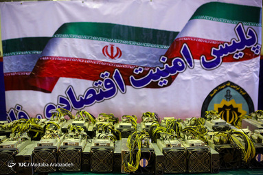 کشفیات مواد محترقه، ارز قاچاق و ماسک احتکار شده