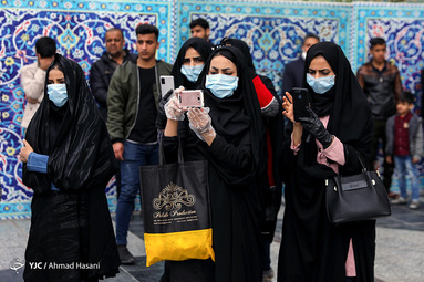 طواف پیکر شهید مدافع حرم  اصغر پاشاپور در حرم رضوی