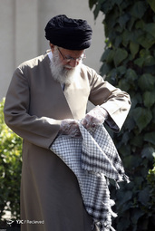 کاشت نهال توسط «مقام معظم رهبری»