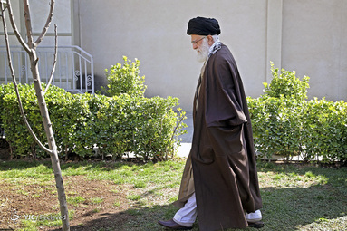 کاشت نهال توسط «مقام معظم رهبری»
