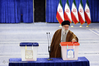 اخذ رأی حضرت آیت الله خامنه‌ای رهبر معظم انقلاب