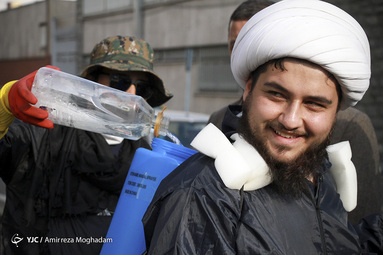 ضدعفونی معابر شهری تهران توسط طلاب
