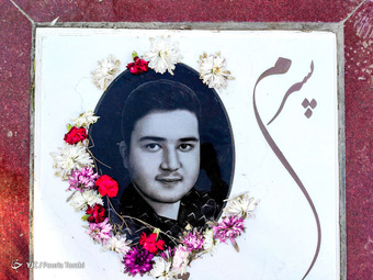 ممنوع شدن حضور افراد در آرامستان‌ها به دلیل ویروس کرونا، تنها یکی از جنبه‌های نوروز متفاوت امسال است.