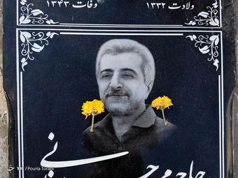 ممنوع شدن حضور افراد در آرامستان‌ها به دلیل ویروس کرونا، تنها یکی از جنبه‌های نوروز متفاوت امسال است.