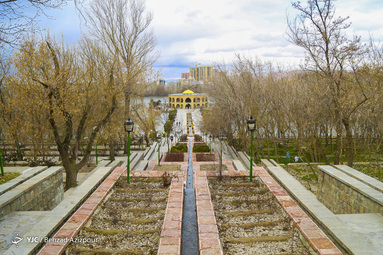 با شروع ویروس کرونا و تعطیلی بازار بزرگ تبریز شهروندان تبریزی در قرنطینه خانگی مانده و شهر خالی از عبور و مرور اشده است