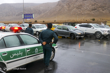 طرح غربالگری کرونا در پلیس راه اصفهان شیراز توسط یگان های ارتش و نیروی انتظامی