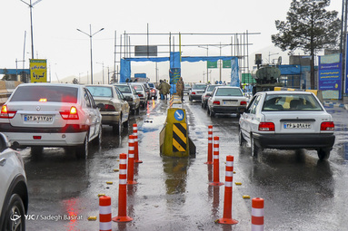 طرح غربالگری کرونا در پلیس راه اصفهان شیراز توسط یگان های ارتش و نیروی انتظامی