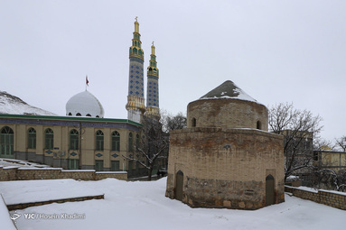 شکوفه‌های بهاری روستای انجدان استان مرکزی با شروع فصل بهار جوانه زده و شکوفا شده‌اند. اما بارش برف بهاری صحنه های زیبایی خلق می کند.