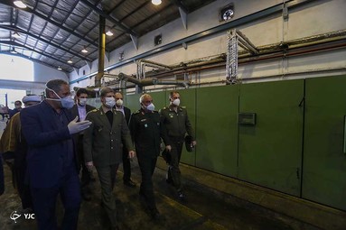 بازدید وزیر دفاع از کارخانجات تولید لوازم بهداشتی