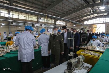 بازدید وزیر دفاع از کارخانجات تولید لوازم بهداشتی