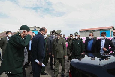 بازدید وزیر دفاع از کارخانجات تولید لوازم بهداشتی