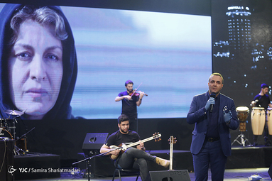 کنسرت آنلاین سینا سرلک در سالن بدون تماشاگر برج میلاد