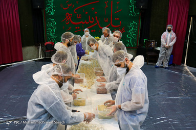 گروه جهادی حضرت اقدام به تهیه و تولید روزانه ۲ هزار بسته معجون عسل مغز جهت بیماران بیمارستان‌های تهران کرده است