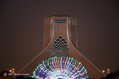 دهها نقطه از شهر تهران در شب نیمه شعبان به مناسبت ولادت حضرت قائم (عج) نورافشانی شد