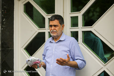 فعالیت کارناوال ظهور در محله خیابان ایران توسط عده ای از جوانان بسیجی با پخش هدایای فرهنگی و مداحی در ایام فاصله گیری اجتماعی کرونا