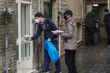فعالیت کارناوال ظهور در محله خیابان ایران توسط عده ای از جوانان بسیجی با پخش هدایای فرهنگی و مداحی در ایام فاصله گیری اجتماعی کرونا