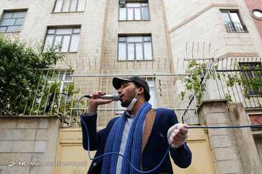 فعالیت کارناوال ظهور در محله خیابان ایران توسط عده ای از جوانان بسیجی با پخش هدایای فرهنگی و مداحی در ایام فاصله گیری اجتماعی کرونا