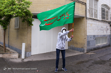 فعالیت کارناوال ظهور در محله خیابان ایران توسط عده ای از جوانان بسیجی با پخش هدایای فرهنگی و مداحی در ایام فاصله گیری اجتماعی کرونا