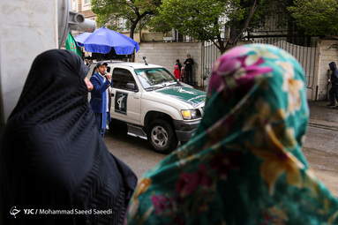 فعالیت کارناوال ظهور در محله خیابان ایران توسط عده ای از جوانان بسیجی با پخش هدایای فرهنگی و مداحی در ایام فاصله گیری اجتماعی کرونا