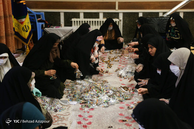به مناسبت میلاد منجی عالم بشریت حضرت مهدی موعود (عج)، جوانان بسیجی تبریز  با به راه انداختن کاروان‌های سرود در محلات وخیابان‌های شهر به اجرای مراسم پرداختند