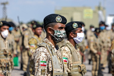 توزیع غذای متبرک حرم امام رضا (ع) بین نیروهای ارتش مستقر در صفر مرزی دوغارون