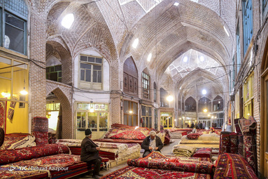 طرح فاصله گذاری هوشمند در تبریز در روزهای  نخست اجرا و زیر پا گذاشتن فاصلۀ بهداشتی در بعضی از مناطق این شهر
