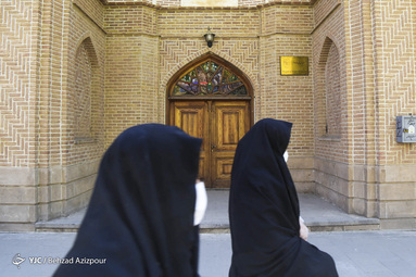 طرح فاصله گذاری هوشمند در تبریز در روزهای  نخست اجرا و زیر پا گذاشتن فاصلۀ بهداشتی در بعضی از مناطق این شهر