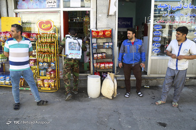 طرح فاصله گذاری هوشمند در تبریز در روزهای  نخست اجرا و زیر پا گذاشتن فاصلۀ بهداشتی در بعضی از مناطق این شهر