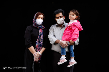 ماسک هایی برای کرونا؛ یک خانواده، بدون شرح