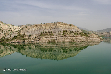 سد چم گردلان شهرستان ملکشاهی‎
آب شرب بخش عمده ای از شهرستان ایلام را برعهده دارد؛همچنین باتوجه به طبیعت زیبا و هوای مطبوع منطقه؛ پذیرای گردشگران می باشد