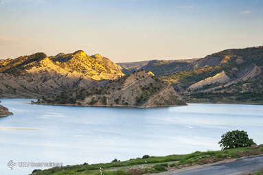 سد چم گردلان شهرستان ملکشاهی‎
آب شرب بخش عمده ای از شهرستان ایلام را برعهده دارد؛همچنین باتوجه به طبیعت زیبا و هوای مطبوع منطقه؛ پذیرای گردشگران می باشد