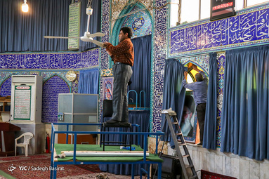 با حلول ماه مبارک رمضان میهمانان این ماه عزیز با غبار روبی و ضدعفونی کردن مساجد به استقبال آن رفتند