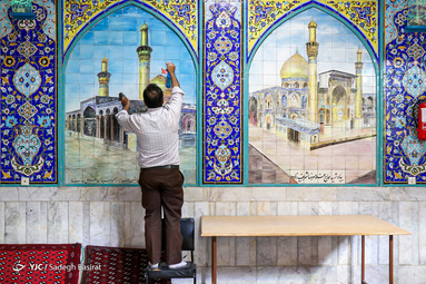 با حلول ماه مبارک رمضان میهمانان این ماه عزیز با غبار روبی و ضدعفونی کردن مساجد به استقبال آن رفتند