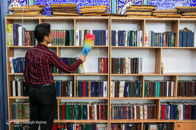 با حلول ماه مبارک رمضان میهمانان این ماه عزیز با غبار روبی و ضدعفونی کردن مساجد به استقبال آن رفتند