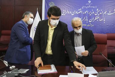 جلسه صاحب نظران بازار سرمایه با حضور دژپسند وزیرامور اقتصاد و دارایی