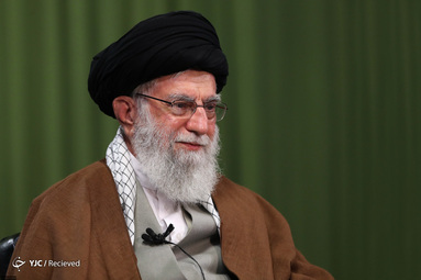 محفل نورانی انس با قرآن کریم، با حضور رهبر انقلاب اسلامی و از طریق ارتباط تصویری با چند تن از قاریان ممتاز کشور در مصلای امام خمینی(ره) برگزار شد