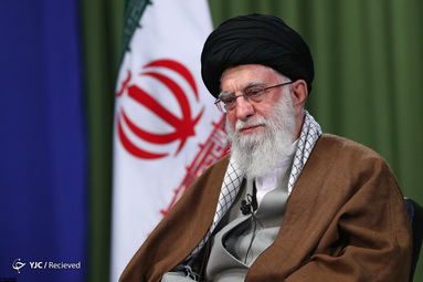 محفل نورانی انس با قرآن کریم، با حضور رهبر انقلاب اسلامی و از طریق ارتباط تصویری با چند تن از قاریان ممتاز کشور در مصلای امام خمینی(ره) برگزار شد