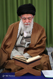 محفل نورانی انس با قرآن کریم، با حضور رهبر انقلاب اسلامی و از طریق ارتباط تصویری با چند تن از قاریان ممتاز کشور در مصلای امام خمینی(ره) برگزار شد
