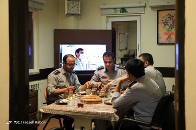 نیروهای ایستگاه 6 آتش نشانی گرگان در ماه مبارک رمضان مشغول خدمت رسانی می باشند
