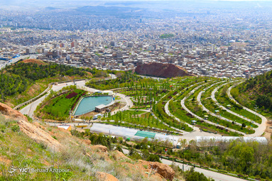 شهر تبریز در بهار سرشار از زیبایی و لطافت شده و خلوتی شهر در دوران فاصله گذاری هوشمند بعد از شیوع کرونا ویروس مشهود است