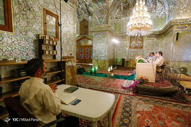 در ماه مبارک رمضان روزانه یک جزء قرآن کریم در حرم مطهر حضرت شاهچراغ قرائت شده و بصورت زنده از سیما پخش می‌شود