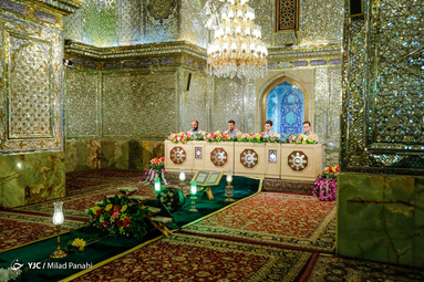 در ماه مبارک رمضان روزانه یک جزء قرآن کریم در حرم مطهر حضرت شاهچراغ قرائت شده و بصورت زنده از سیما پخش می‌شود
