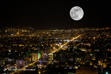 طلوع آخرین ابرماه سال