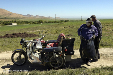 پویش پاکسازی زباله‌های حریم جاده روستای هزاوه