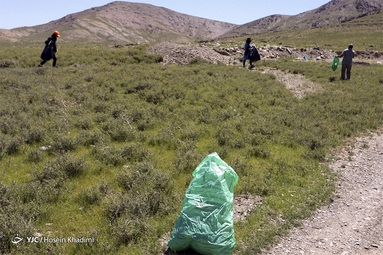 پویش پاکسازی زباله‌های حریم جاده روستای هزاوه