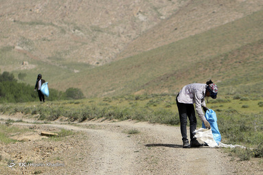 پویش پاکسازی زباله‌های حریم جاده روستای هزاوه