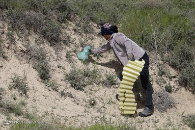 پویش پاکسازی زباله‌های حریم جاده روستای هزاوه