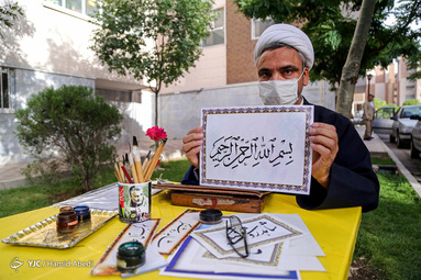گروه جهادی صهبای نور با شیوع کرونا و قرنطینه  خانواده ها به محل زندگی آنان رفته و کودکان ونوجوانان را سرگرم می‌کنند.